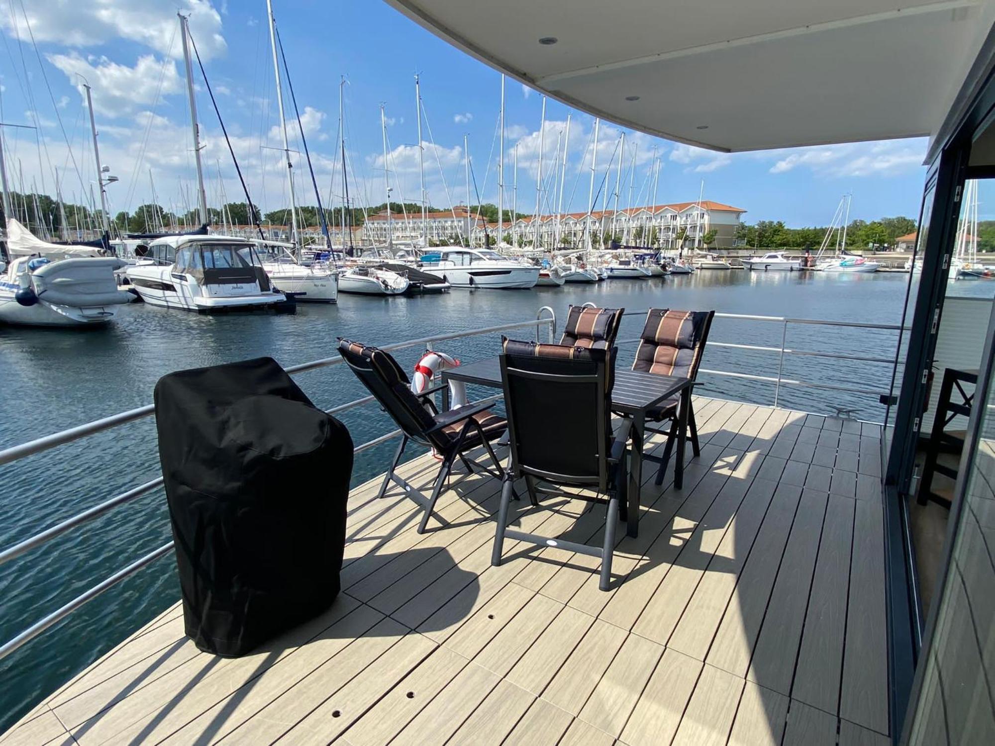 Urlaub Auf Dem Wasser Mit Einmaligen Ausblick - Well Hausboote Boltenhagen 10 Exteriör bild